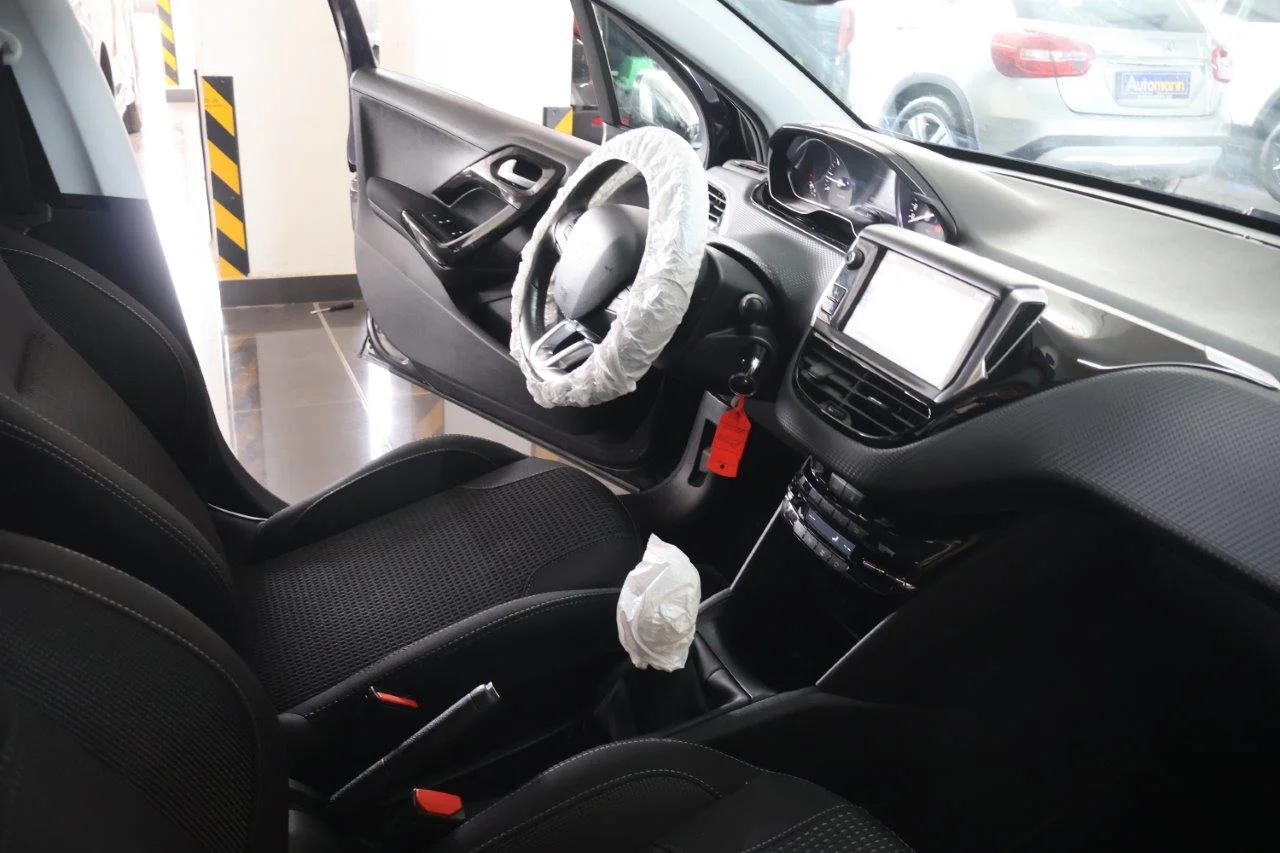 Peugeot 208 - View model 34
