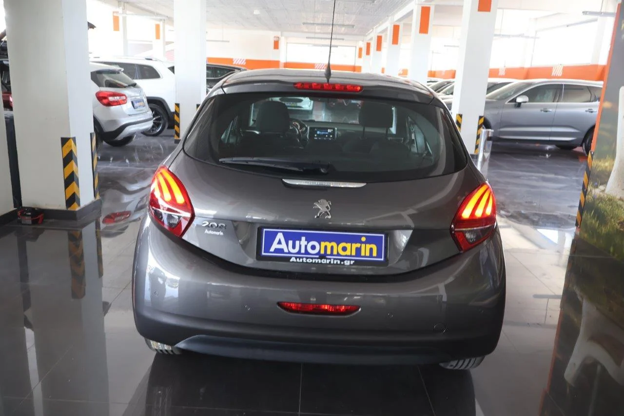 Peugeot 208 - View model 5