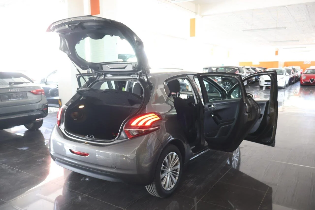 Peugeot 208 - View model 7