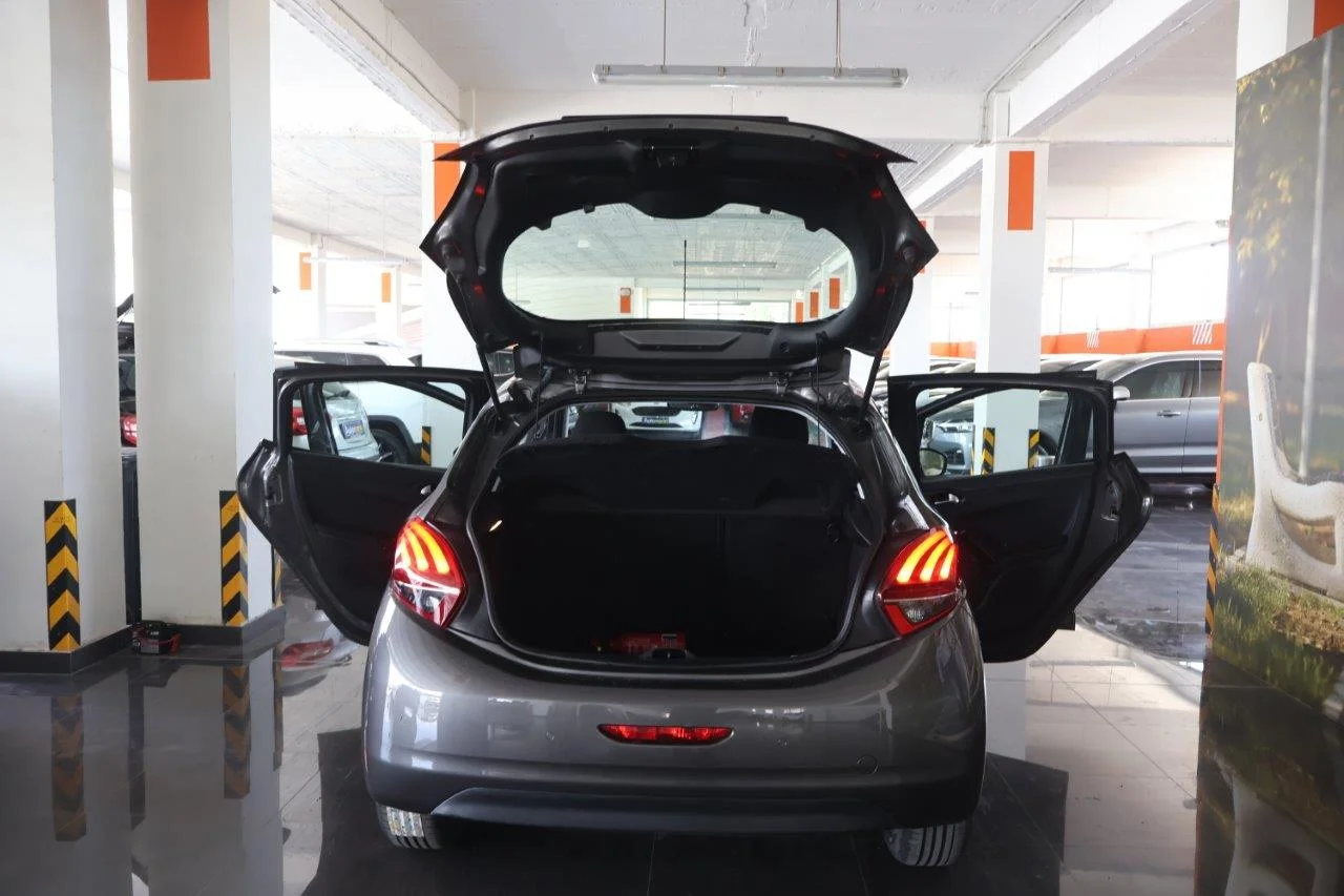 Peugeot 208 - View model 8