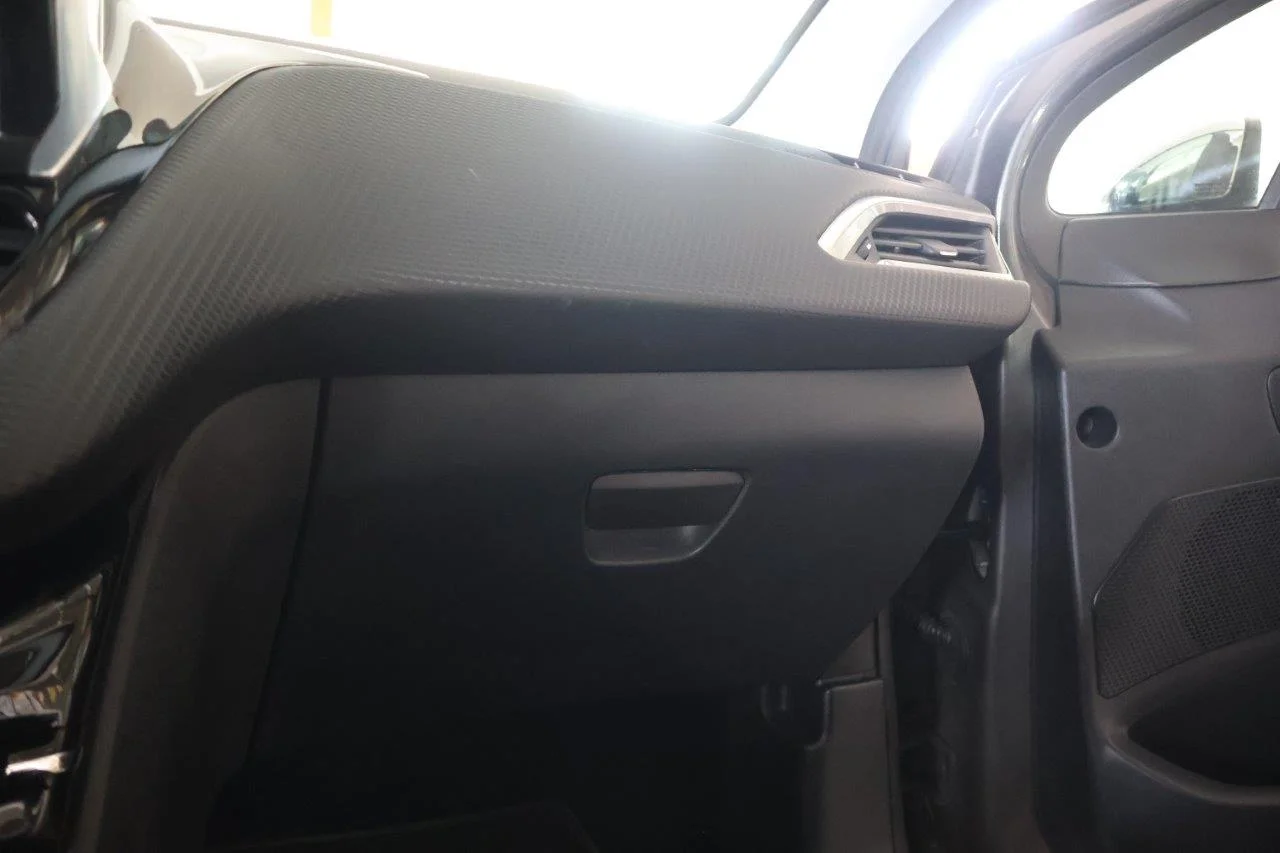 Peugeot 208 - View model 29