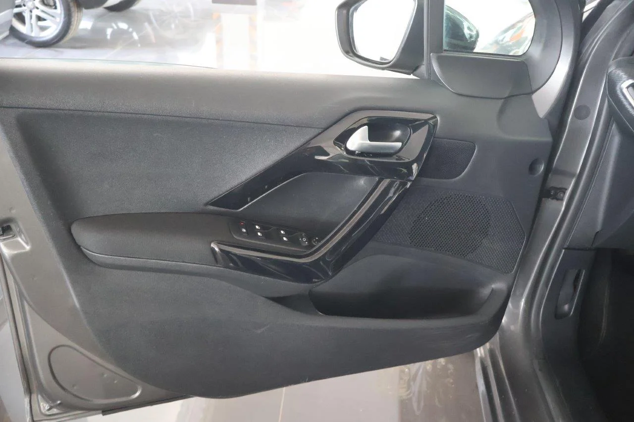 Peugeot 208 - View model 31