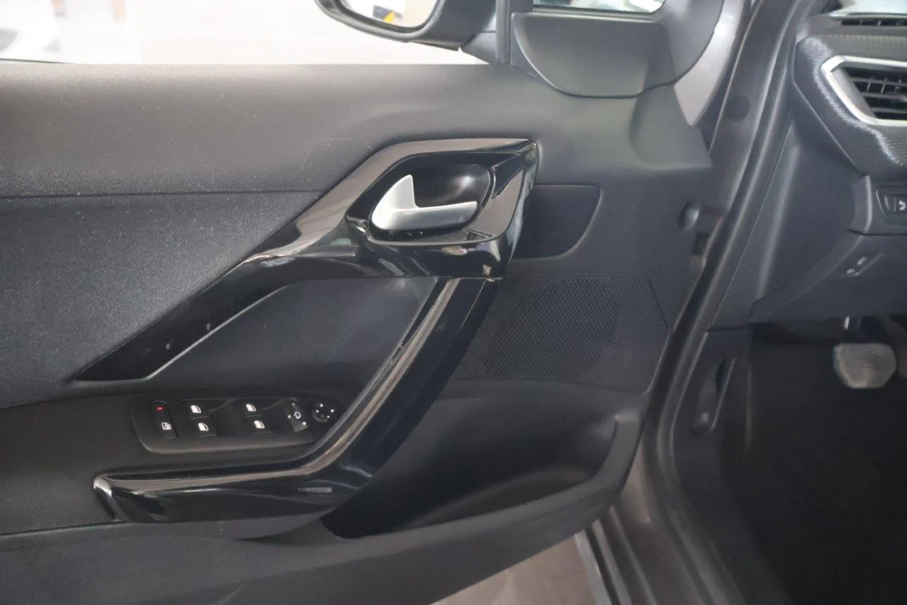 Peugeot 208 - View model 32