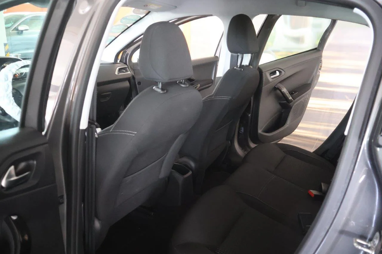 Peugeot 208 - View model 33