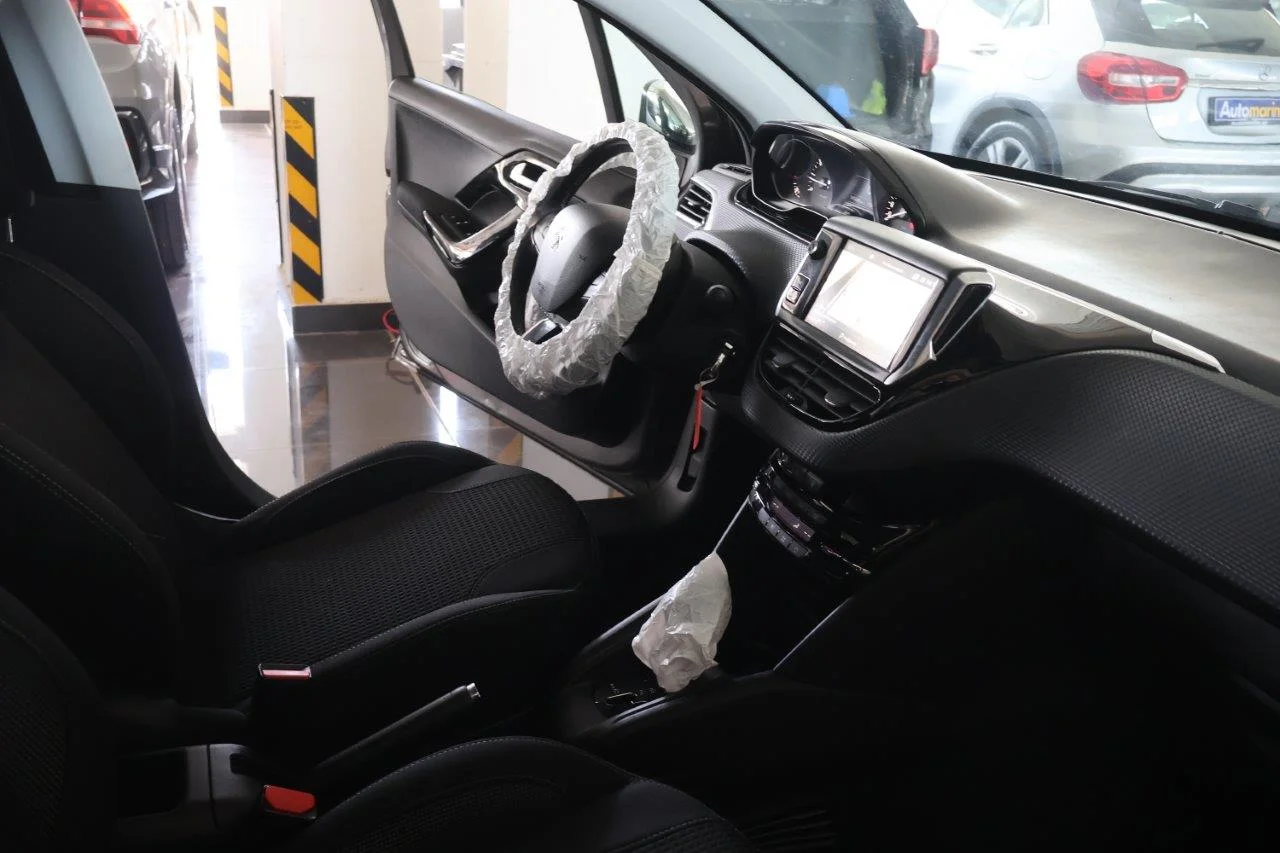 Peugeot 208 - View model 35