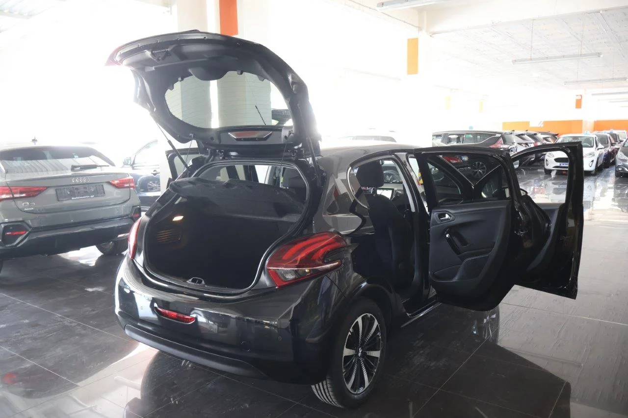 Peugeot 208 - View model 7