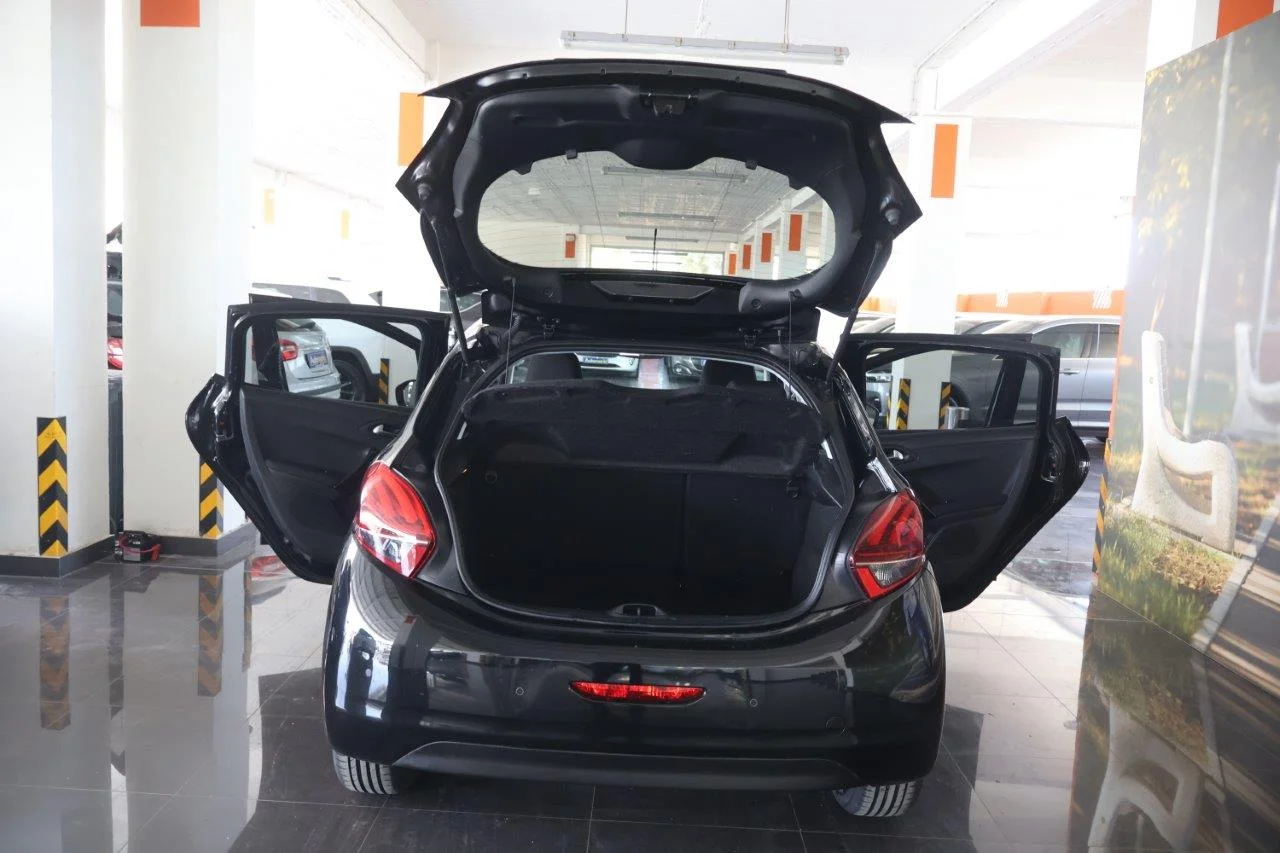 Peugeot 208 - View model 8