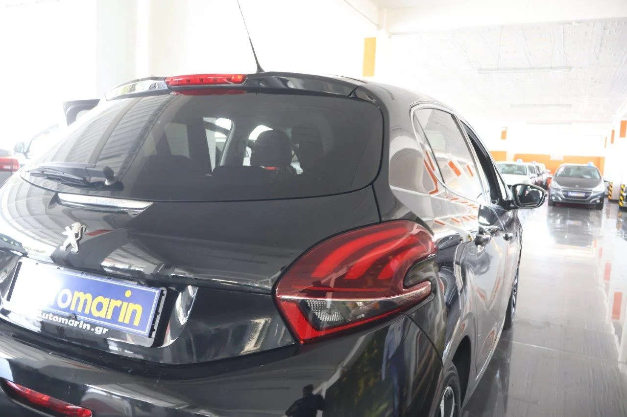 Peugeot 208 - View model 11