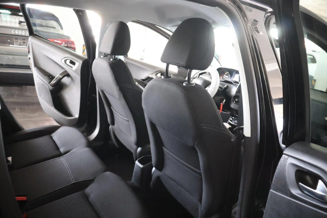 Peugeot 208 - View model 26
