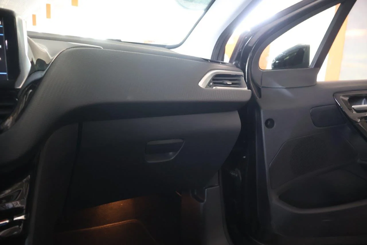 Peugeot 208 - View model 31