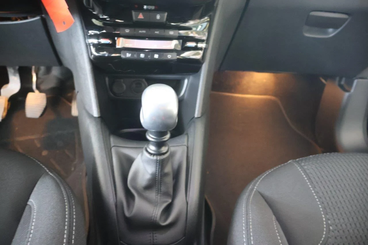 Peugeot 208 - View model 32