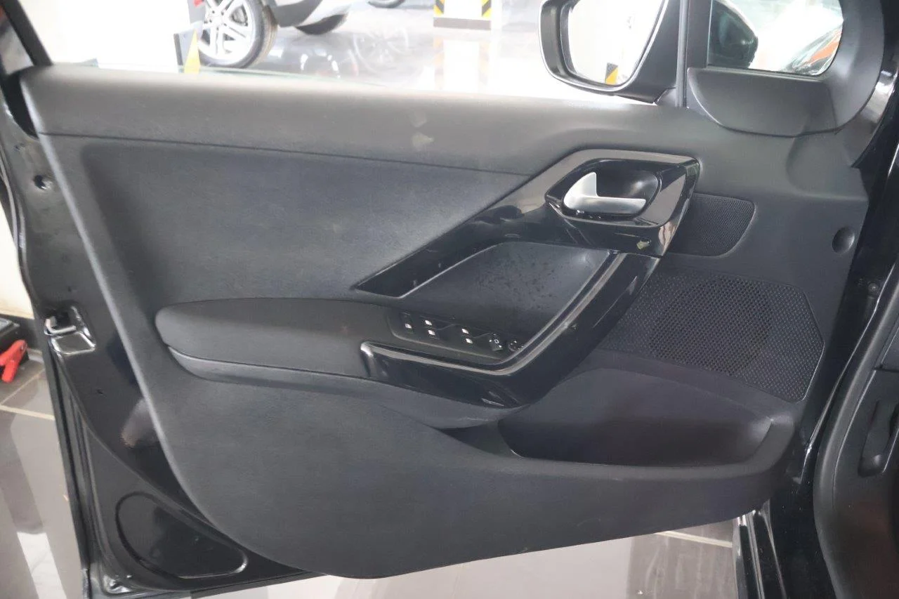 Peugeot 208 - View model 33