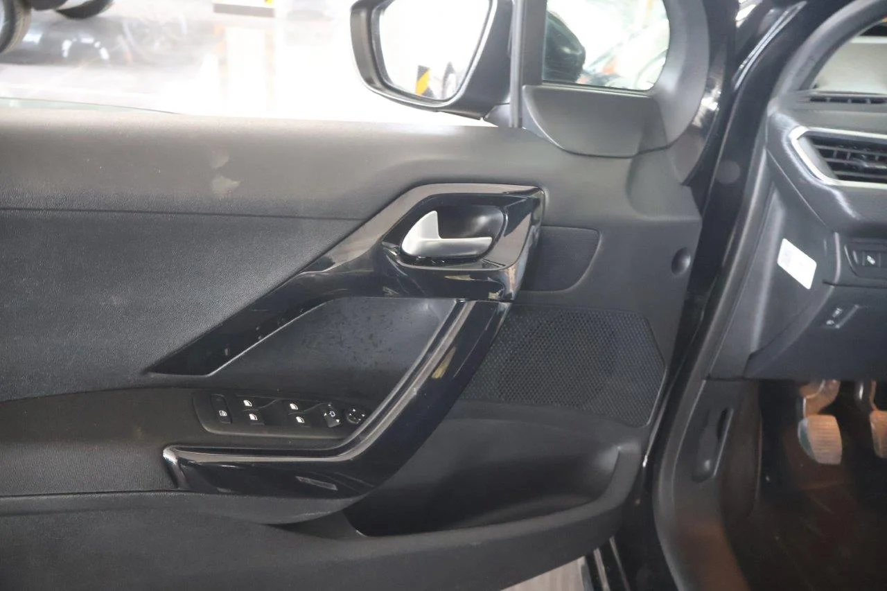 Peugeot 208 - View model 34