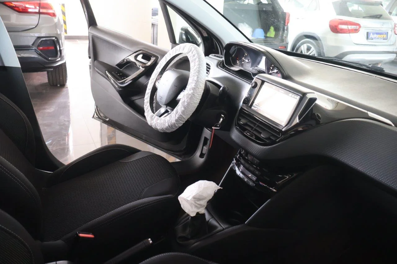 Peugeot 208 - View model 36