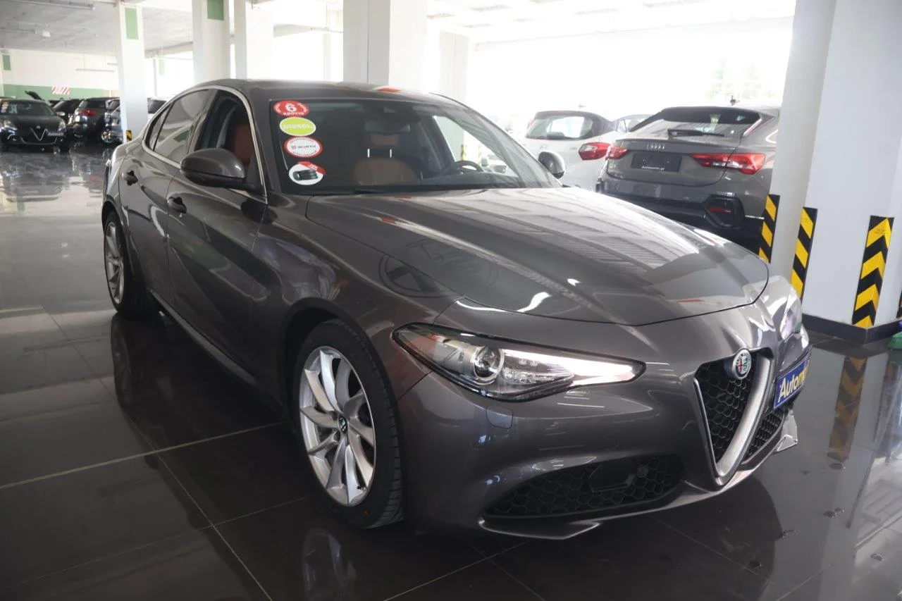 View 4 - Alfa Romeo Giulia - 2017