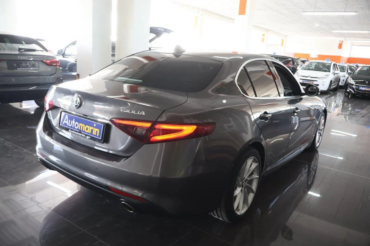 View 5 - Alfa Romeo Giulia - 2017