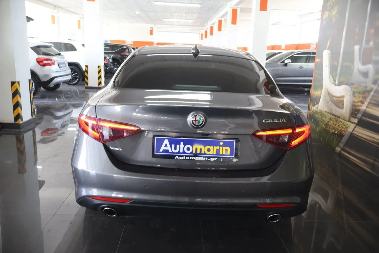 Alfa Romeo Giulia - View model 5