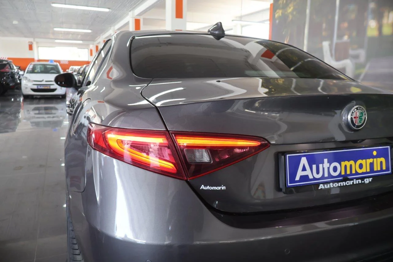 Alfa Romeo Giulia - View model 12