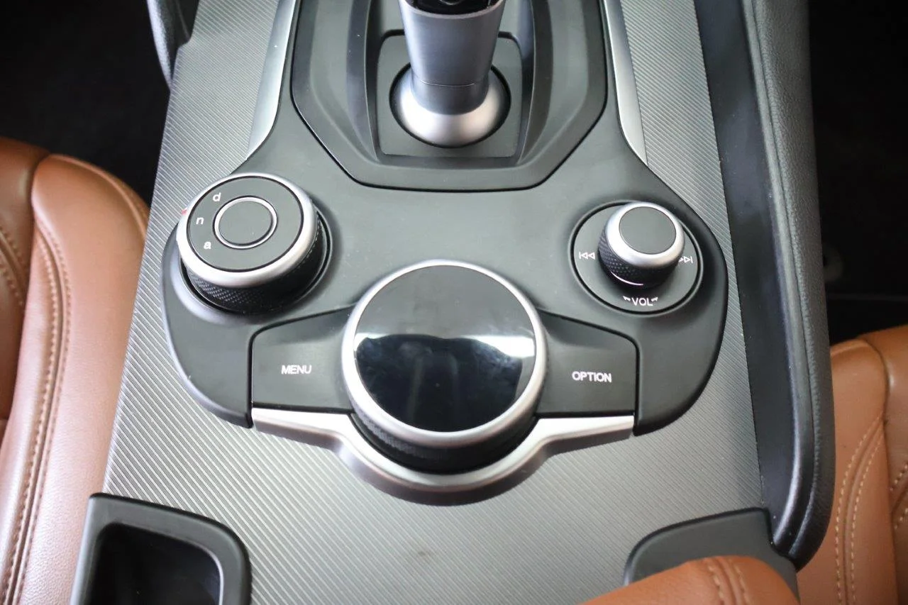 Alfa Romeo Giulia - View model 34