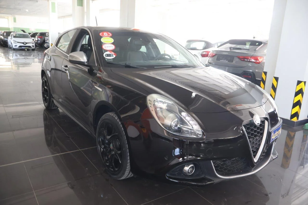 View 4 - Alfa Romeo Giulietta - 2020