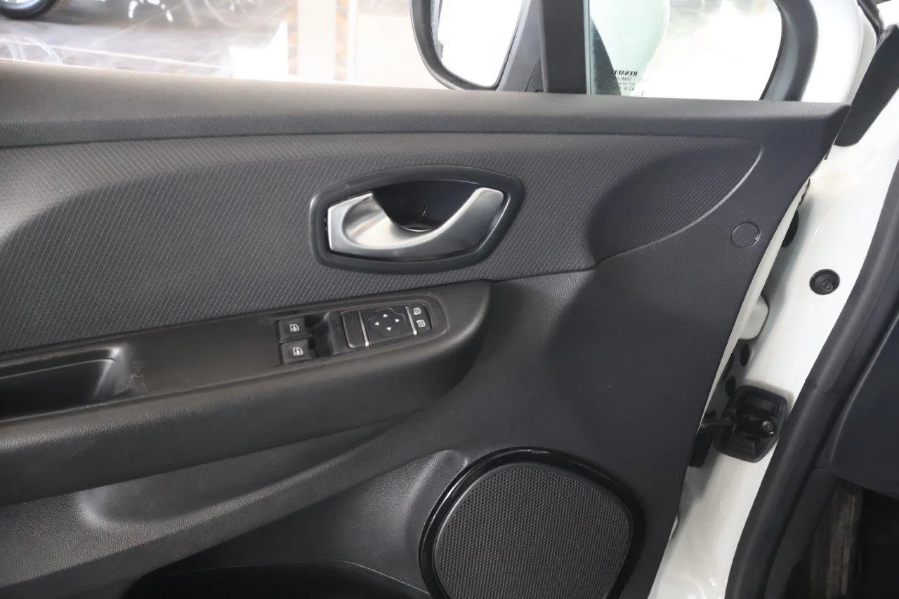 Renault Clio - View model 33