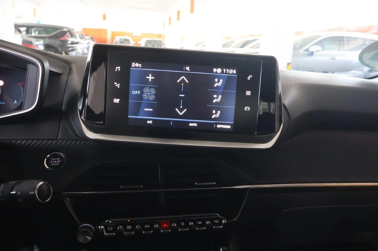 Peugeot 208 - View model 28