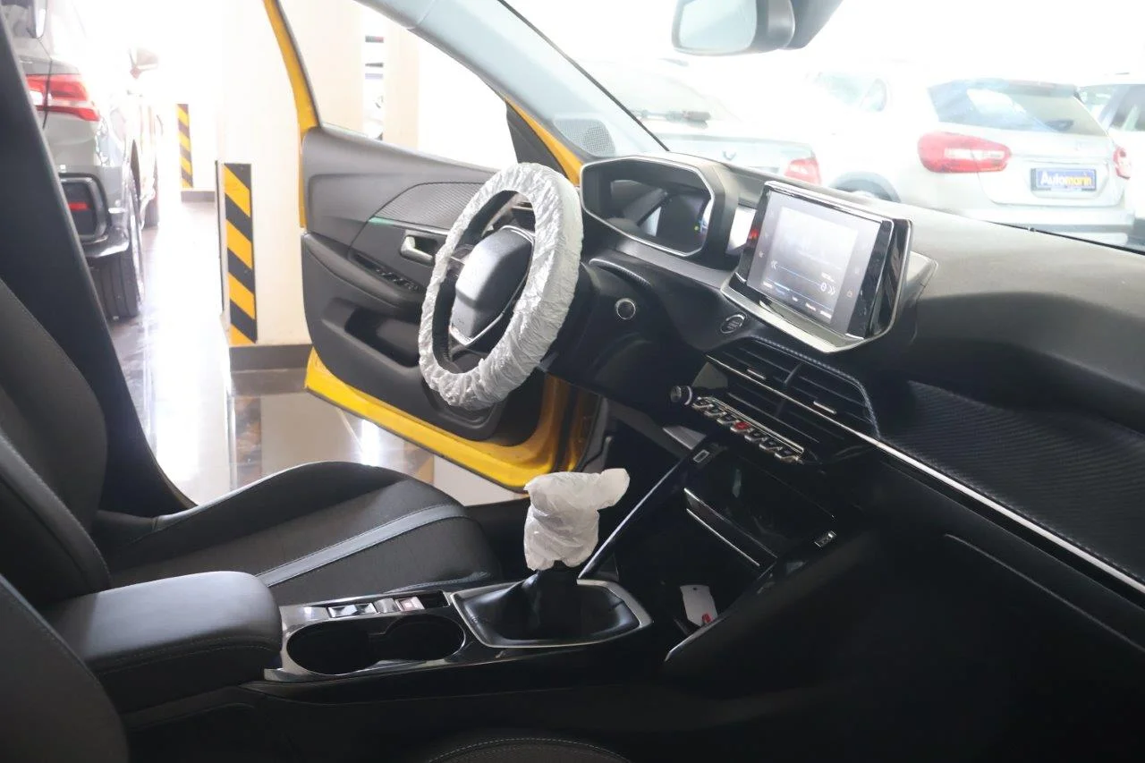Peugeot 208 - View model 36