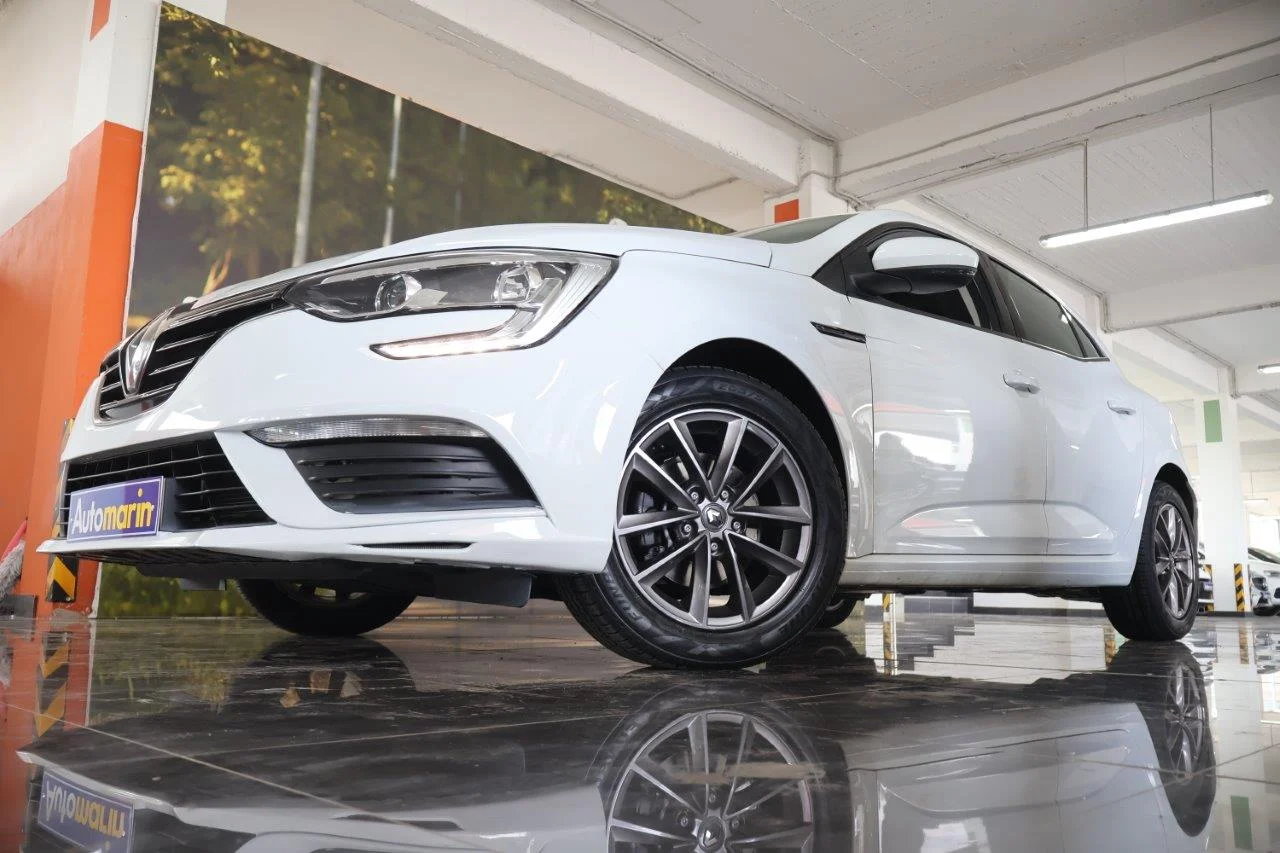 View 2 - Renault Megane - 2019