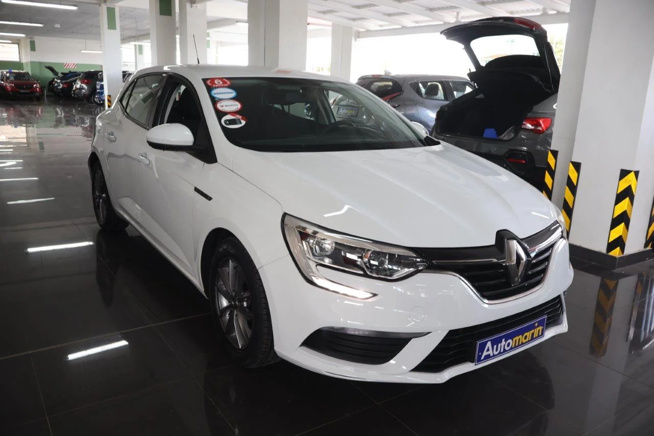 View 4 - Renault Megane - 2019