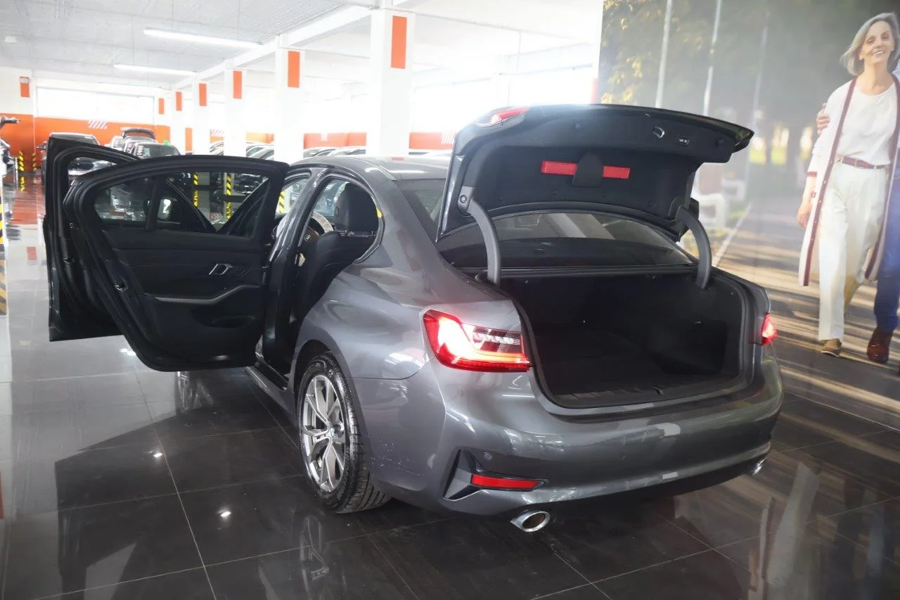 Bmw 330 - View model 9