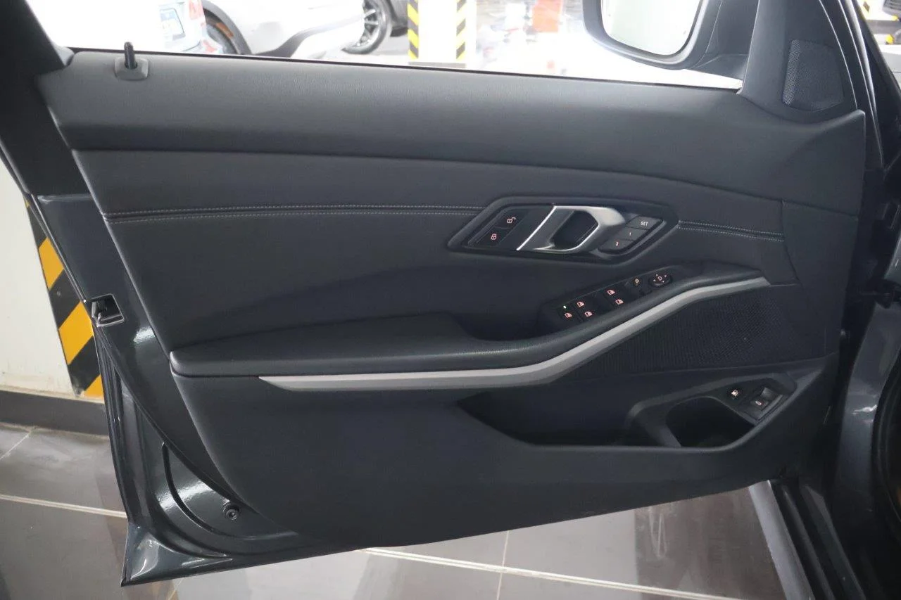 Bmw 330 - View model 35