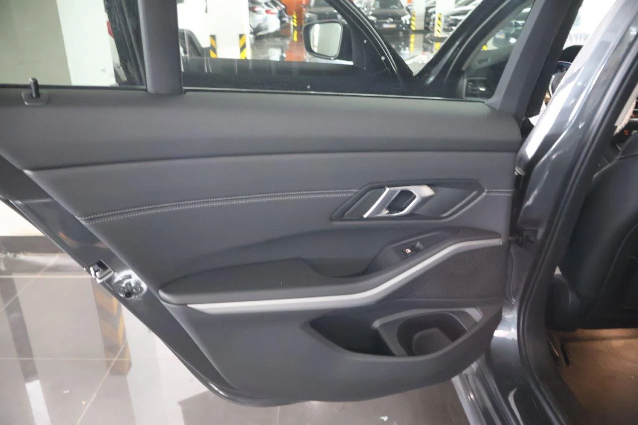 Bmw 330 - View model 38