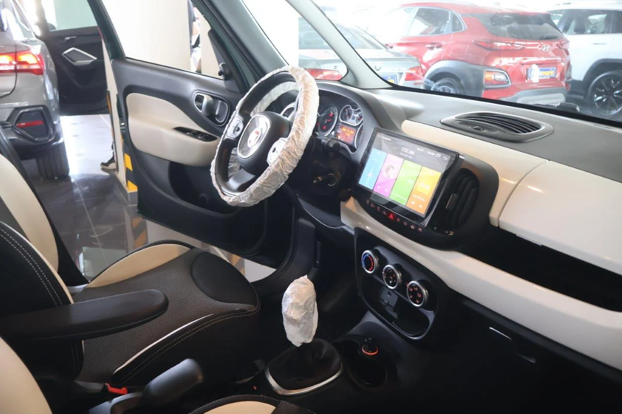 Fiat 500L - View model 35