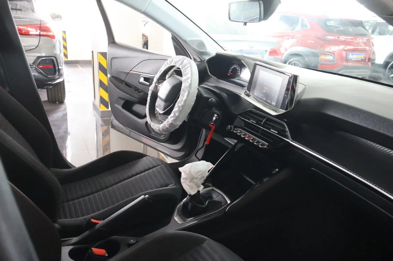 Peugeot 208 - View model 35