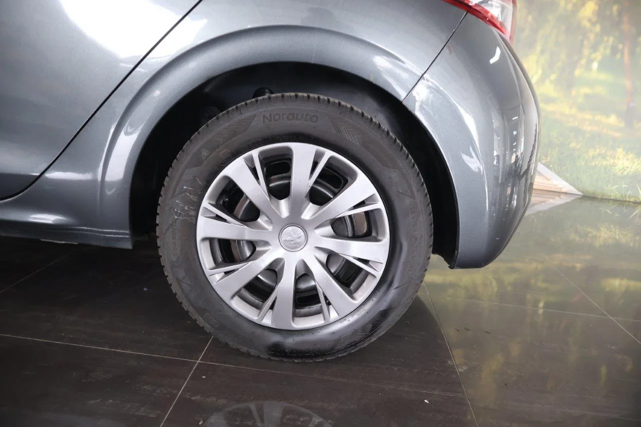 Peugeot 208 - View model 13