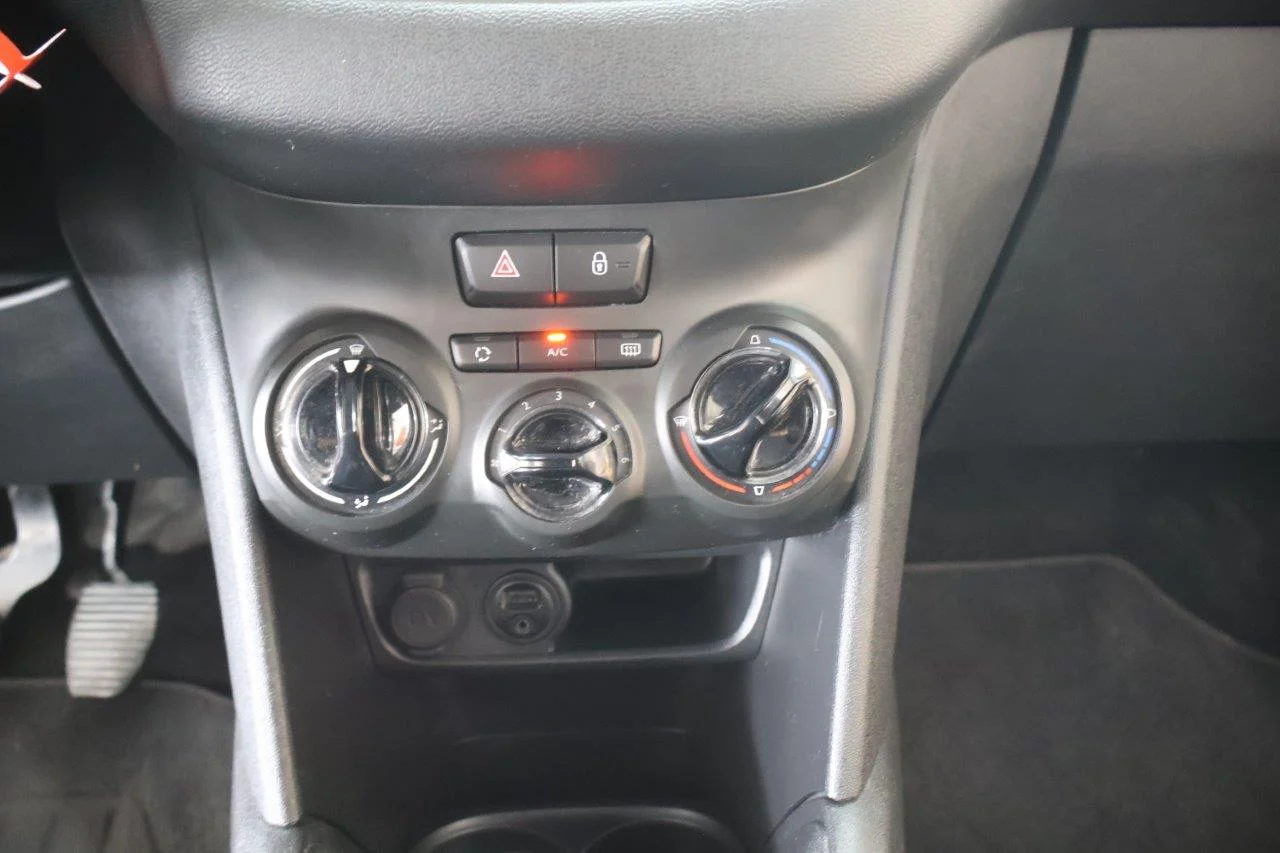 Peugeot 208 - View model 31