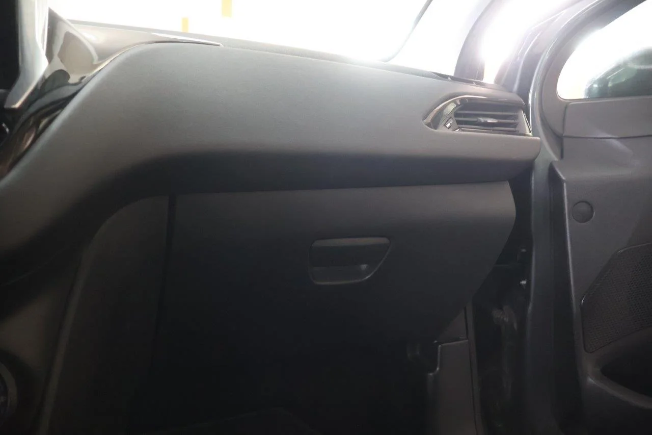 Peugeot 208 - View model 33