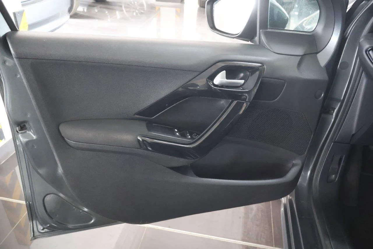 Peugeot 208 - View model 34