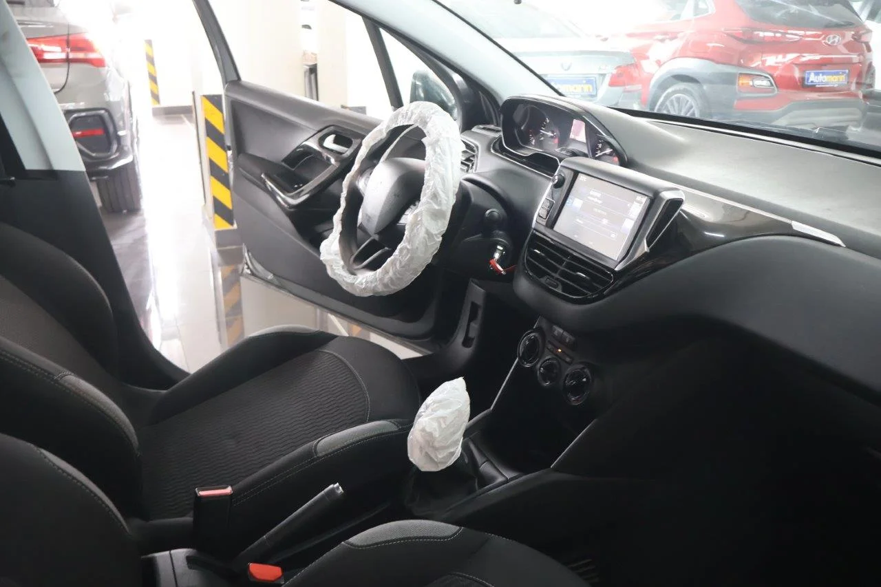 Peugeot 208 - View model 36