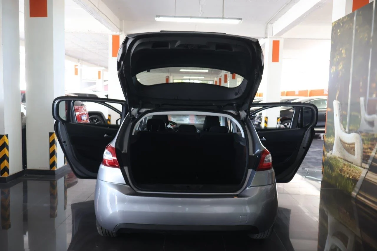 Peugeot 308 - View model 8