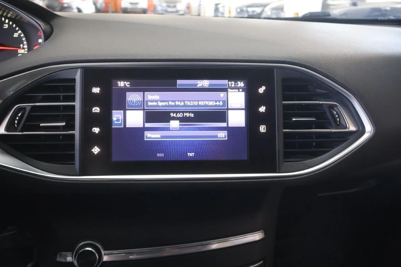 Peugeot 308 - View model 28