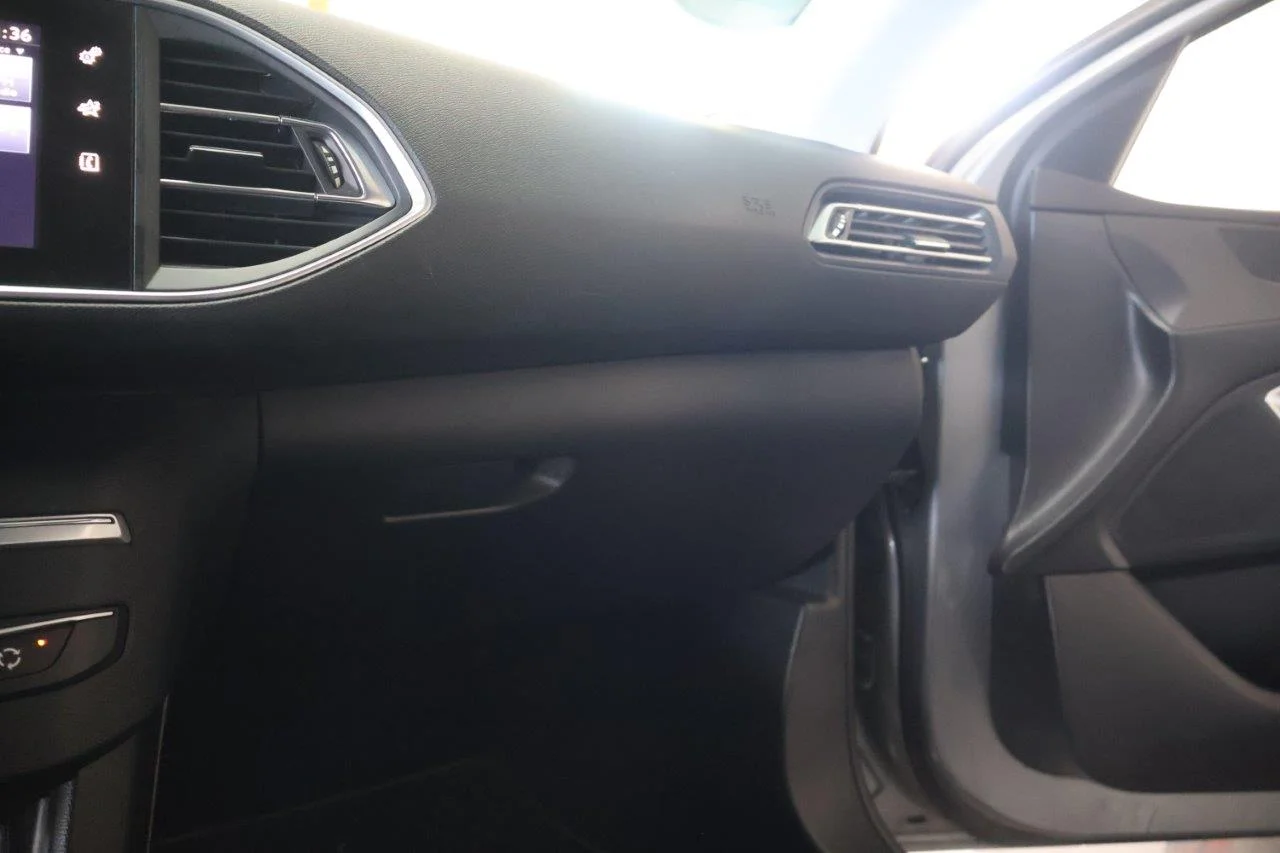 Peugeot 308 - View model 30