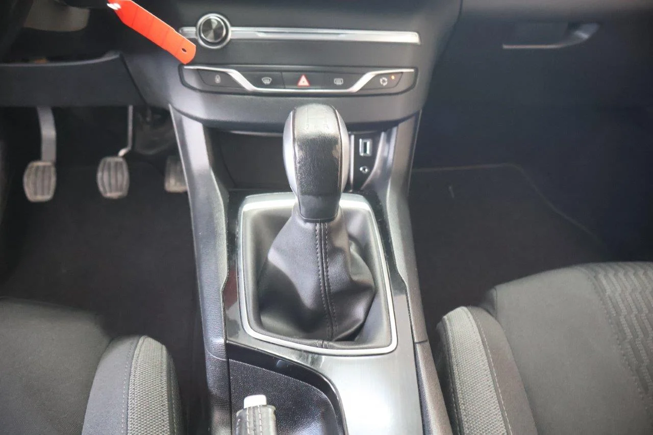 Peugeot 308 - View model 31
