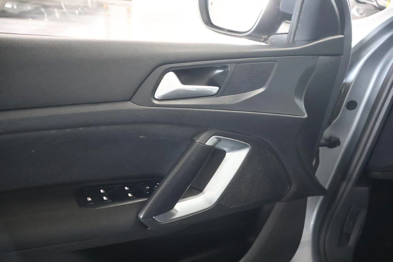 Peugeot 308 - View model 33