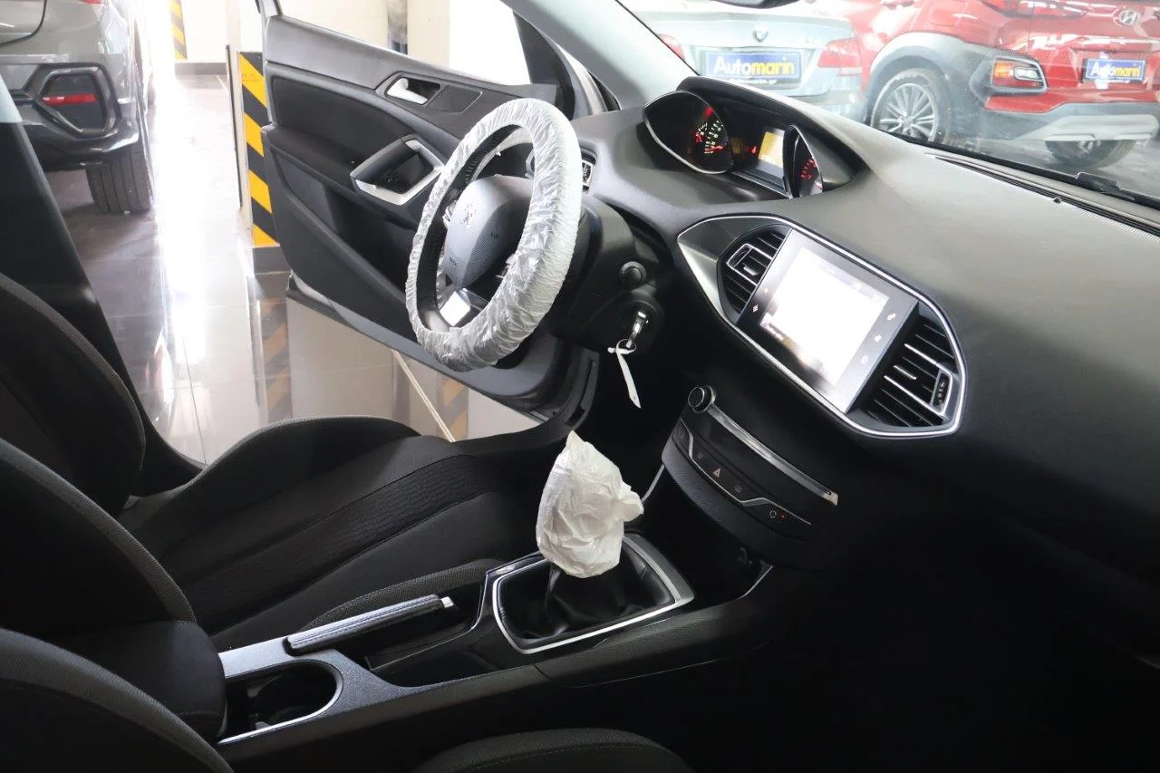 Peugeot 308 - View model 35