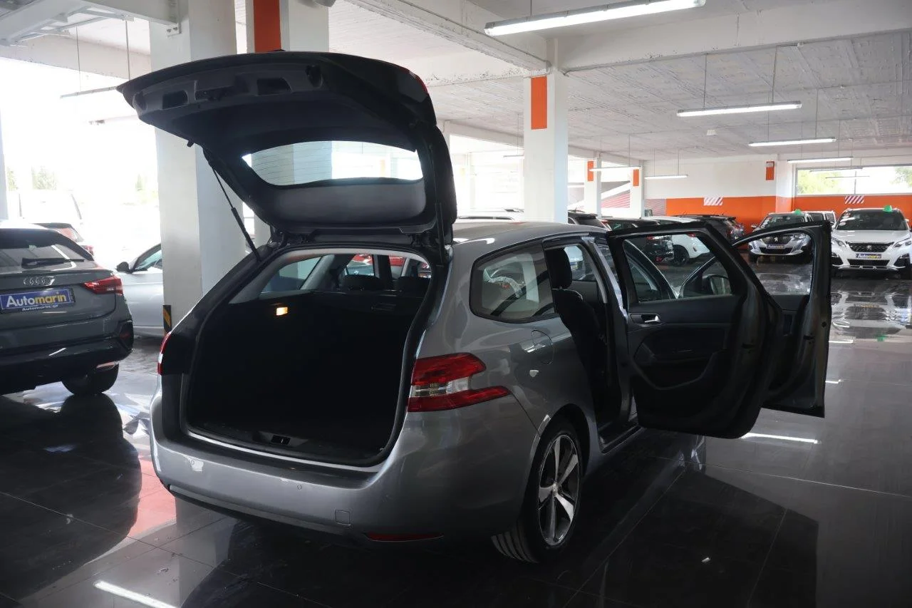 Peugeot 308 - View model 7