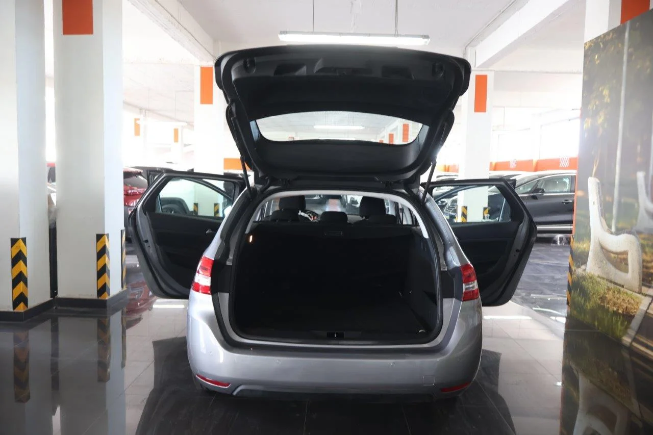 Peugeot 308 - View model 8