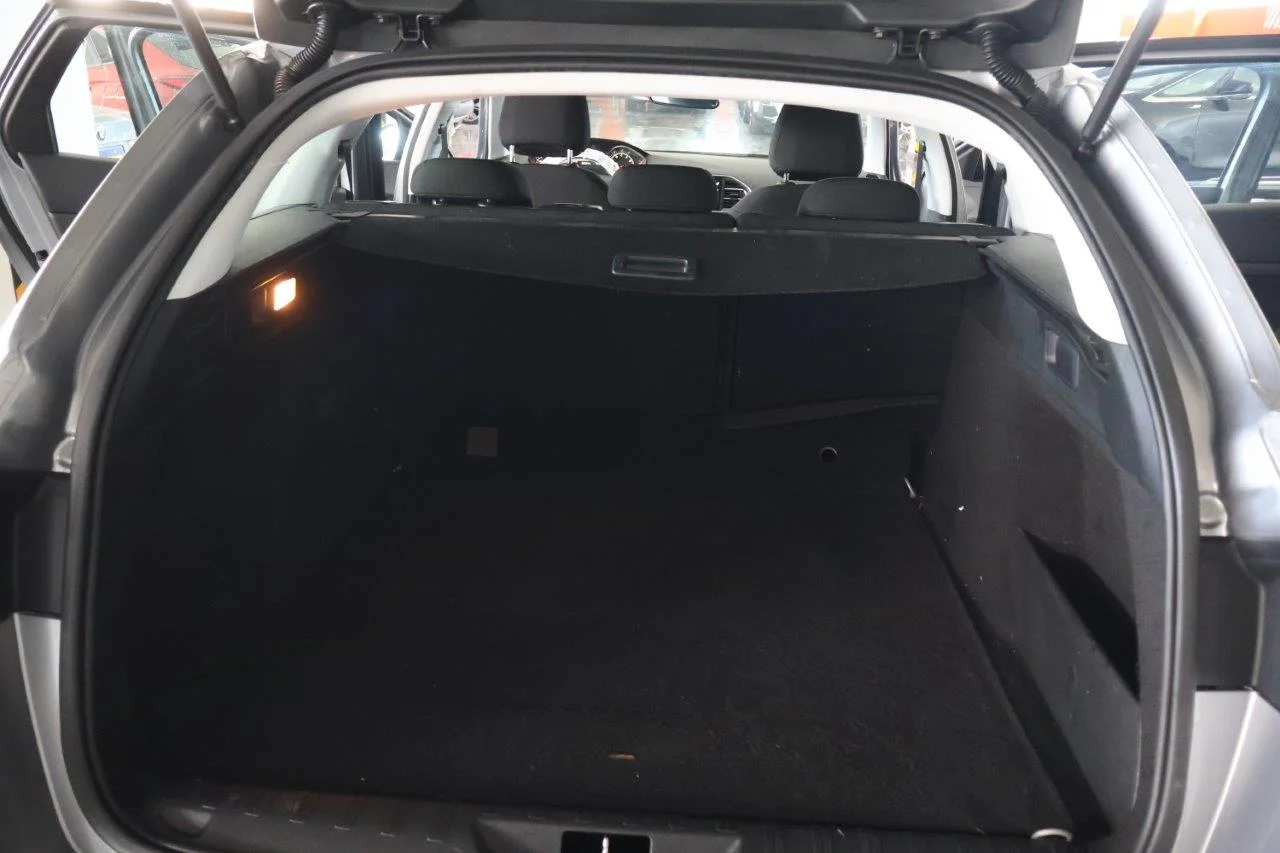 Peugeot 308 - View model 10