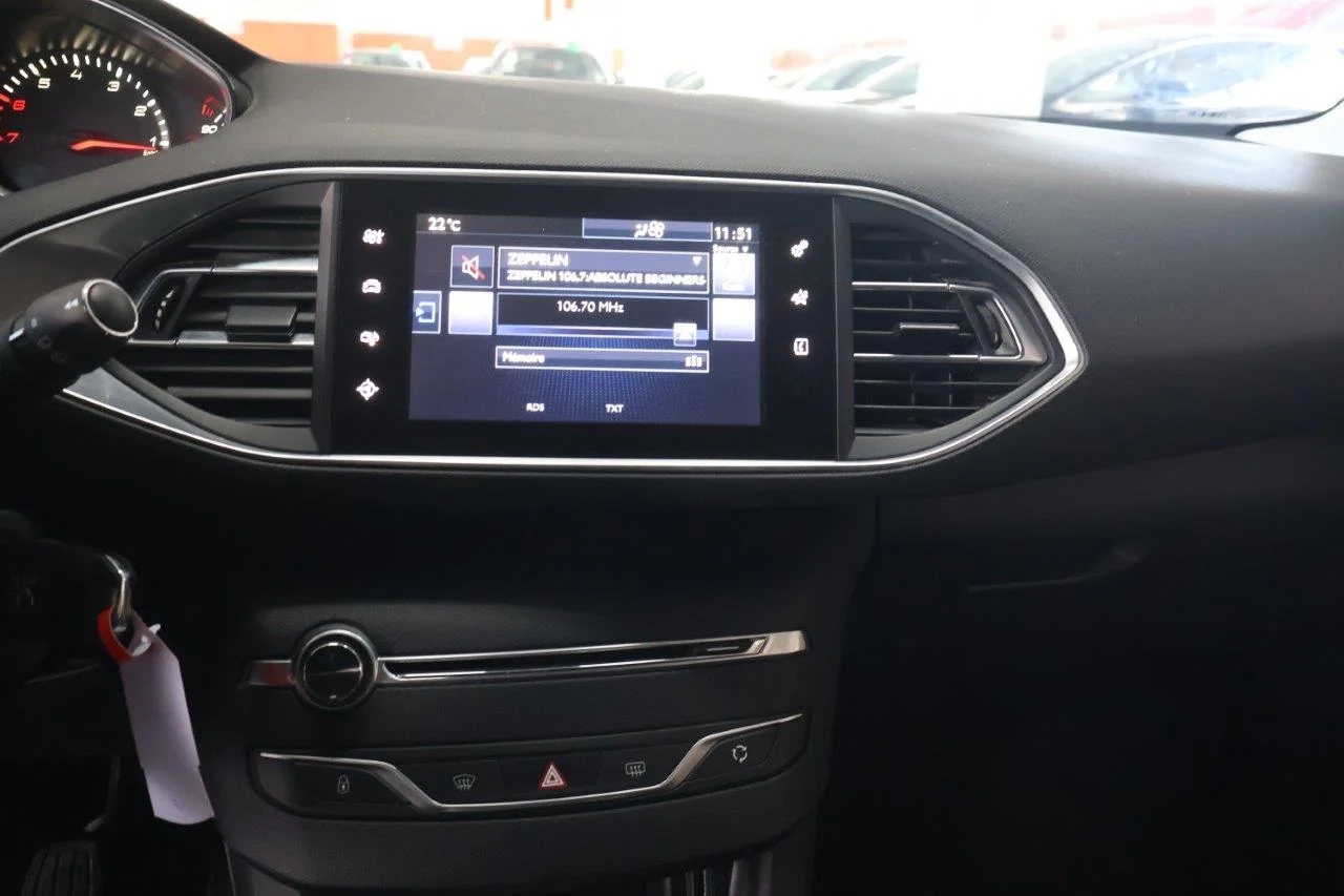 Peugeot 308 - View model 27
