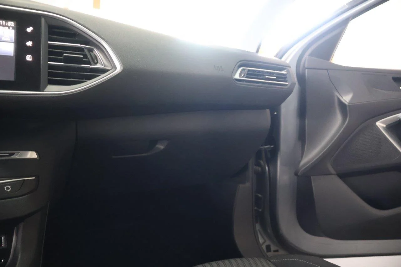 Peugeot 308 - View model 29